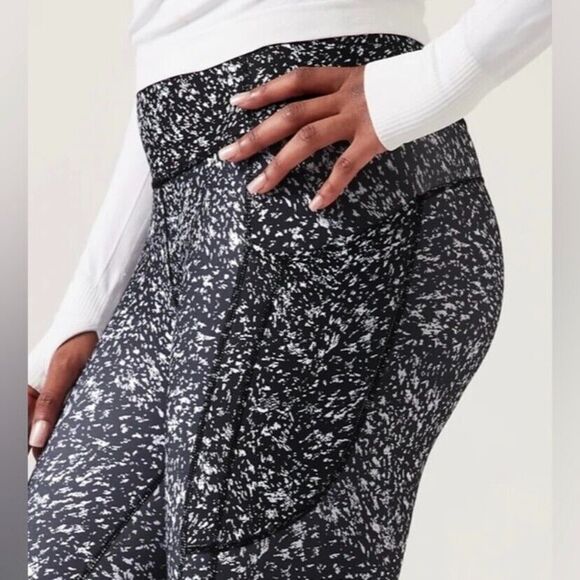 Athleta Ultimate Stash Pocket 7/8 Tight Storm Texture Black Womens Small Tall - Picture 3 of 13